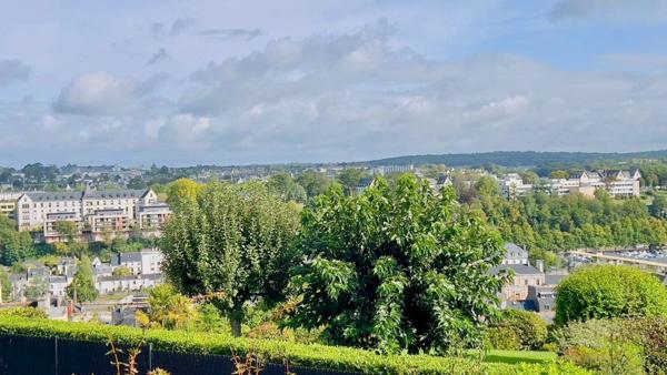 Quimper quartier LE TOURELLE – Maison 5 chambres - vie de plain pied - 150 m² habitable / 250 m² utile - terrain 708 m²