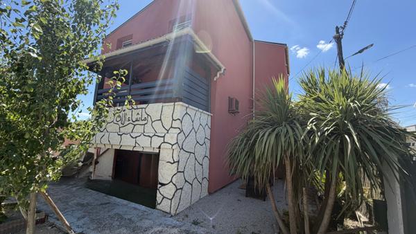 Maison
         6 pièces
        - 140 m² Bien prestige 488 000 € *