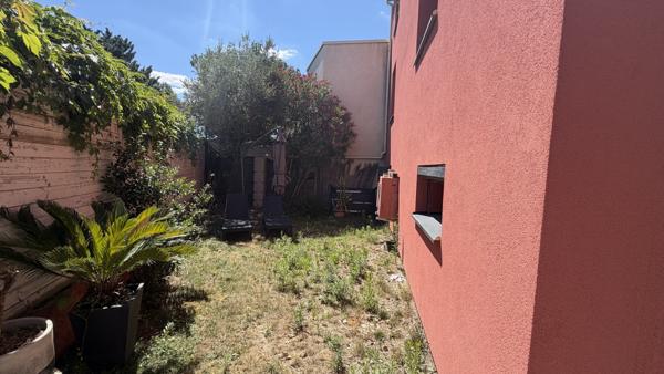 Maison
         6 pièces
        - 140 m² Bien prestige 488 000 € *
