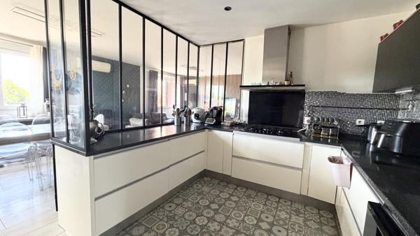 Maison
         6 pièces
        - 140 m² Bien prestige 488 000 € *