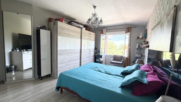 Maison
         6 pièces
        - 140 m² Bien prestige 488 000 € *