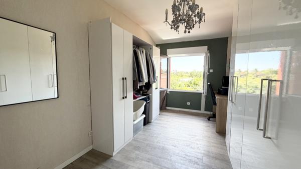 Maison
         6 pièces
        - 140 m² Bien prestige 488 000 € *
