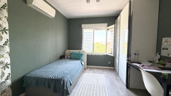 Maison
         6 pièces
        - 140 m² Bien prestige 488 000 € *