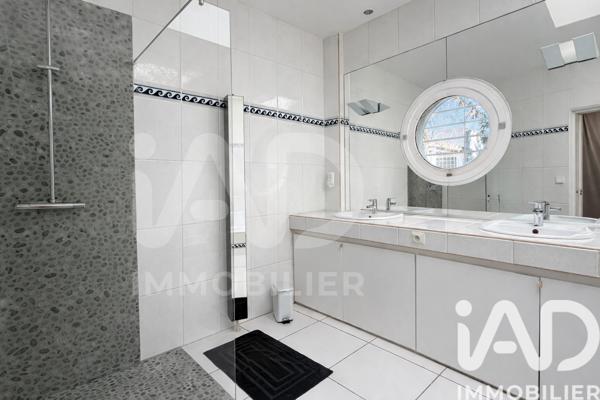 Maison à vendre 7 pièces 237 m² Nîmes