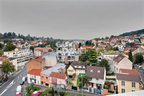 Chaville coeur de ville appartement 4 pièces, 3 chambres traversant vue dégagée