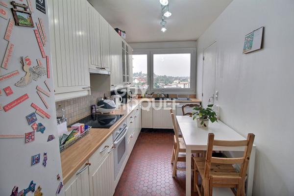 Chaville coeur de ville appartement 4 pièces, 3 chambres traversant vue dégagée