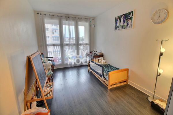 Chaville coeur de ville appartement 4 pièces, 3 chambres traversant vue dégagée