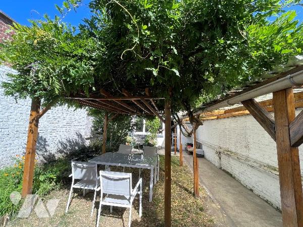 Maison de ville 3ch 82m²  + un studio avec ch et sdb en dépendance de 20m² sur SOMAIN