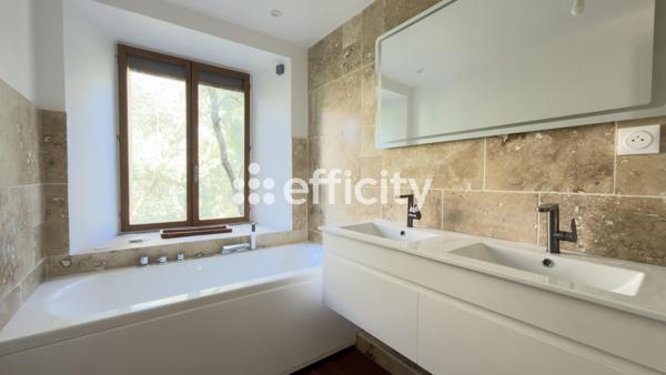 Appartement
         4 pièces
        - 95 m² 179 000 € *