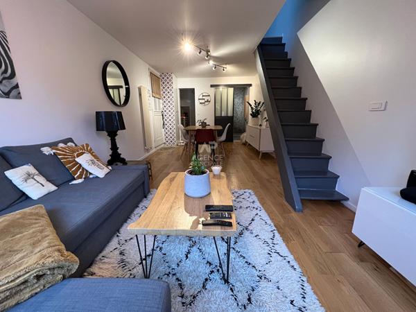 "Versailles Glatigny" Très Jolie Maison meublée de 3 pièces avec terrasse et remise !

Loyer 1 394.12 €/mois charges comprises **

- Ref : 20225