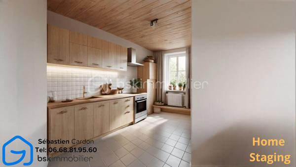 Située dans une rue en impasse, au calme et à proximité immédiate du centre-ville d'Hénin-Beaumont, cette maison de 55 m² offre un cadre de vie agréable, idéal pour un premier achat ou un investissement locatif.

Au rez-de-chaussée, vous découvrirez un salon lumineux d'environ 18 m², une salle à manger ouverte et une cuisine équipée d'environ 10 m², ainsi qu'une salle de bains comprenant une cabine de douche, un meuble vasque et un WC. Une cour de 13 m² complète cet espace. L'accès à la cave se fait directement depuis le salon.

À l'étage, la maison dispose d'une chambre ainsi que d'un bureau pouvant parfaitement convenir à une chambre d'enfant ou à un espace de télétravail.

À l'extérieur, un jardin et un garage situés en face de la maison viennent compléter ce bien.

Les atouts :

Rue en impasse, environnement calme
Jardin et garage
Chauffage central avec chaudière gaz à condensation 2018
Toiture en très bon état
Double vitrage avec volets manuels
Détecteur de monoxyde de carbone installé
Cave 10m2
Proximité immédiate des commerces, écoles et du centre-ville
Accès rapide aux autoroutes A1 et A26

DPE en cours.

Pour plus d'informations ou pour organiser une visite, n'hésitez pas à nous contacter.

Visite virtuelle disponible sur demande.

Pour obtenir l'accès à la visite virtuelle du bien, merci d'adresser votre demande par e-mail à s.cardon@bskimmobilier.com, en joignant une copie de votre pièce d'identité. Un lien sécurisé vous sera ensuite transmis.
