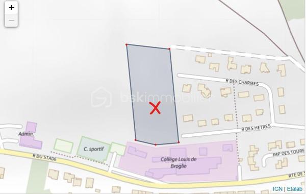 Grand terrain constructible vendu en un seul lot, idéalement situé en bordure d'un lotissement. Les réseaux d'eau, d'électricité et autres infrastructures sont déjà disponibles à proximité, facilitant les raccordements. Une belle opportunité pour un projet de construction dans un secteur déjà aménagé.

15 min de Meuse TGV
15 min de Verdun
5 min de Dieue