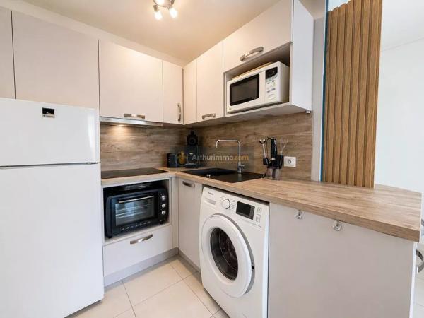Vente                                                      Appartement
                        
                     2 pièces                      32 m2                     à Fréjus