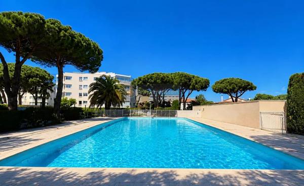 Vente                                                      Appartement
                        
                     2 pièces                      32 m2                     à Fréjus