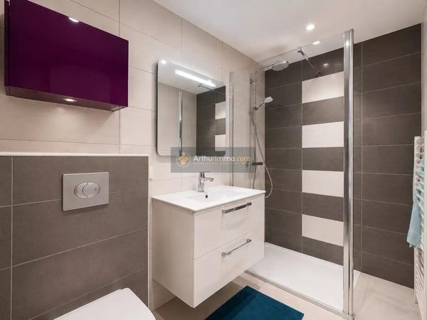 Vente                                                      Appartement
                        
                     2 pièces                      32 m2                     à Fréjus