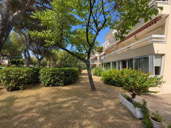 Vente                                                      Appartement
                        
                     2 pièces                      32 m2                     à Fréjus