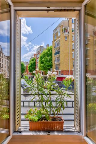 PARIS 18EME - JULES JOFFRIN - RUE LETORT / RUE CHAMPIONNET. €445 000 ** - Référence NG-6592