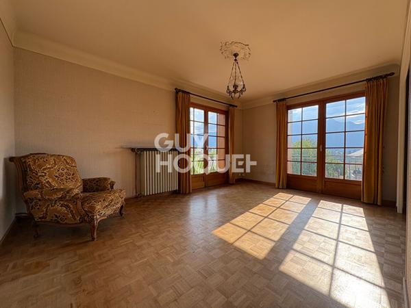 Maison des années 70 avec fort potentiel de rénovation sur un terrain de 1 006 m²
