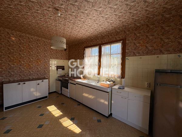 Maison des années 70 avec fort potentiel de rénovation sur un terrain de 1 006 m²
