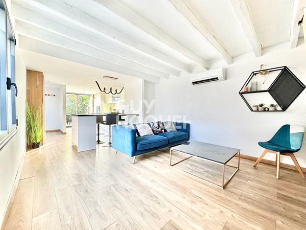 Maison rénovée avec un emplacement privilégié à moins de 100m des commodités