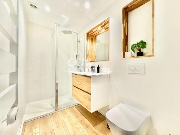 Maison rénovée avec un emplacement privilégié à moins de 100m des commodités