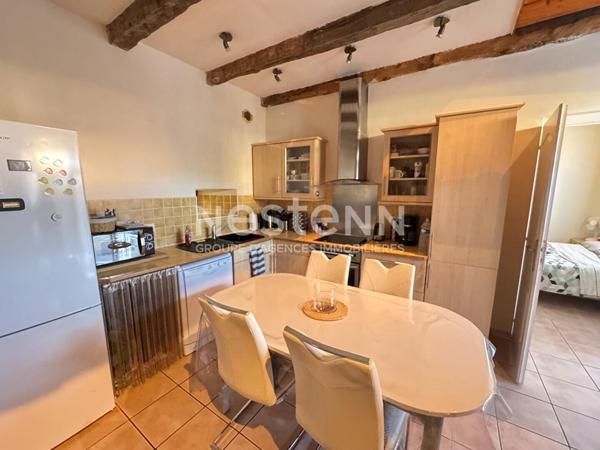 Ensemble immobilier avec une maison principale et un logement locatif à vendre à Moustoir-Remungol