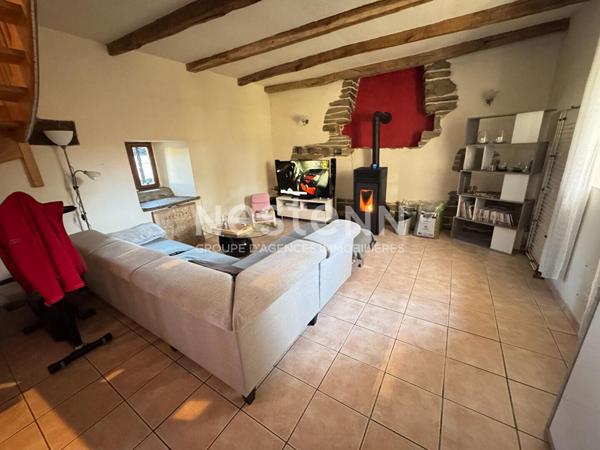 Ensemble immobilier avec une maison principale et un logement locatif à vendre à Moustoir-Remungol