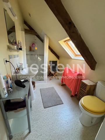 Ensemble immobilier avec une maison principale et un logement locatif à vendre à Moustoir-Remungol