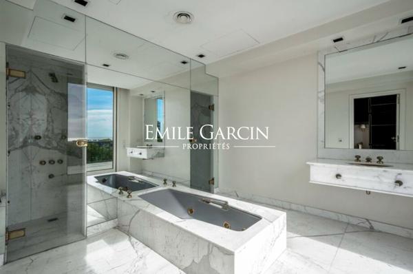 Appartement Victoria 5 pièce(s) 1725.87 m2 + terrasses