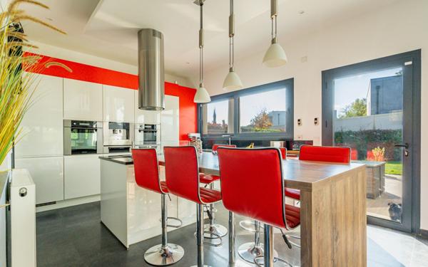 Maison à vendre    6 pièces • 209,85 m2 Chessy