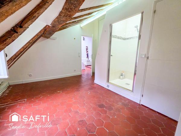 Île Saint-Louis- T2- 60m² au sol -39m² dernier étage