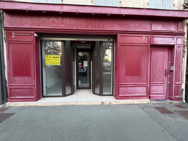 Local commercial
                                                                                                                                                                                                                                                                                                                                                                                                                                            76.9  m²