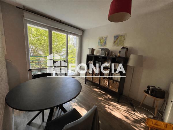 Location Appartement 2 pièces 37.3 m² - 11 RUE DU COLOMBIER Tours 37100