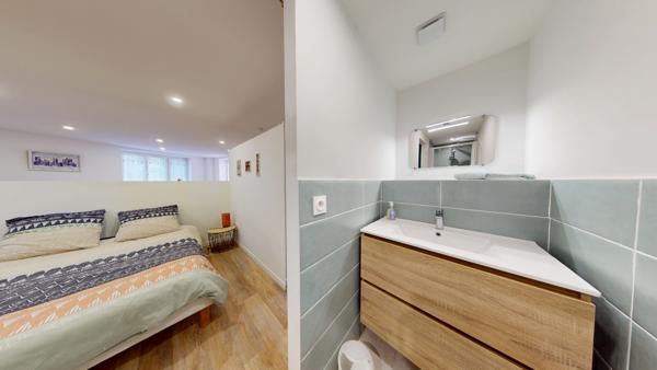 Grand studio rénové - 40m2 avec coin nuit en plein centre de La Napoule