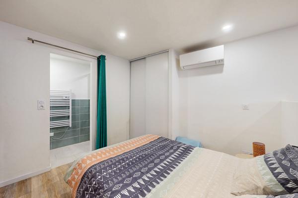 Grand studio rénové - 40m2 avec coin nuit en plein centre de La Napoule