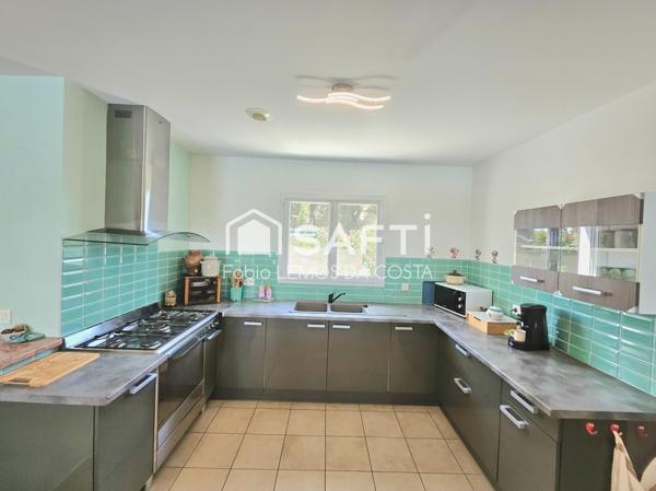 VILLA DE PLAN PIED PROCHE TOUS COMMERCES