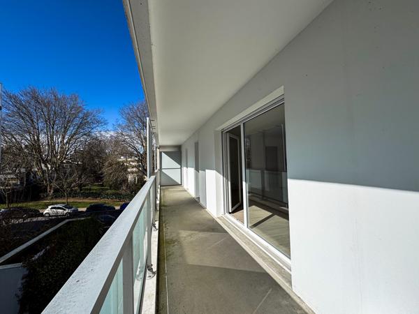 T4 de 100 m2 avec terrasse, ascenseur et garage. Vous serez aussi intéressé par