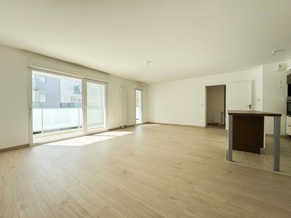 T4 de 100 m2 avec terrasse, ascenseur et garage. Vous serez aussi intéressé par