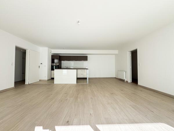 T4 de 100 m2 avec terrasse, ascenseur et garage. Vous serez aussi intéressé par