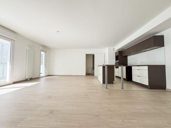 T4 de 100 m2 avec terrasse, ascenseur et garage. Vous serez aussi intéressé par