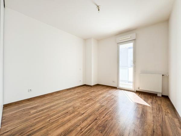 T4 de 100 m2 avec terrasse, ascenseur et garage. Vous serez aussi intéressé par
