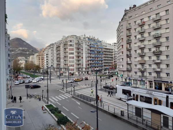 Appartement à louer 2 pièces 72m²