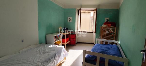 Maison de village, centre-village.