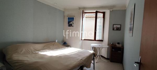 Maison de village, centre-village.