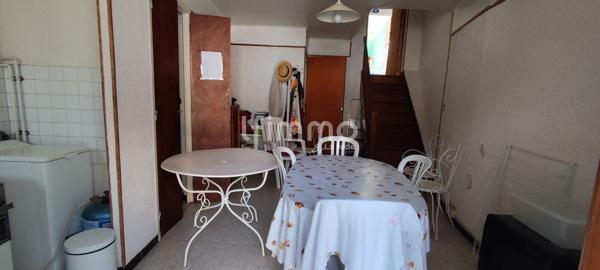 Maison de village, centre-village.