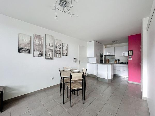 PORTE D'IVRY - A LOUER - 3 PIECES EN PARFAIT ETAT - MEUBLE