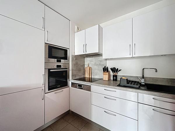 PORTE D'IVRY - A LOUER - 3 PIECES EN PARFAIT ETAT - MEUBLE