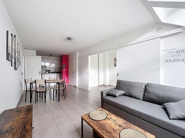 PORTE D'IVRY - A LOUER - 3 PIECES EN PARFAIT ETAT - MEUBLE