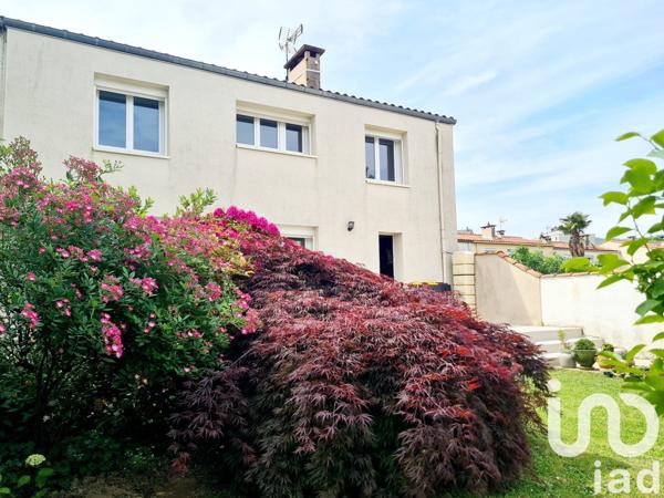 Maison 5 pièces de 111 m² à Aussillon (81200)