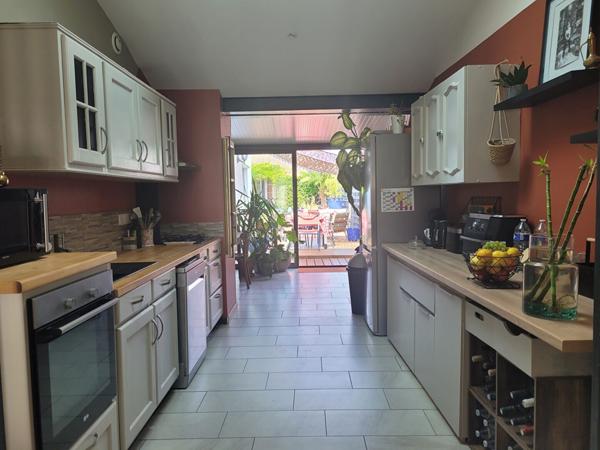 ROCHEFORT secteur calme maison de 93 m² de type 4 avec jardin intimiste
